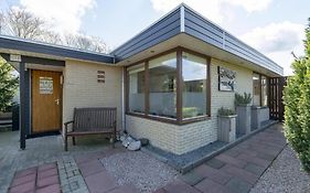 Comfortable Holiday Home By Beach